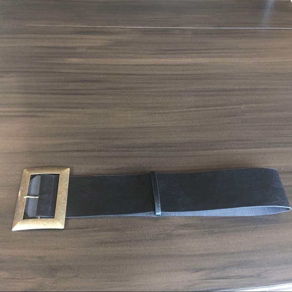 Black Belt with Exaggerated Buckle - Picture 6 of 7